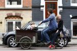 Amsterdam 29 april 2008
Tjitske Reidinga met man Vincent Croiset en hun tweeling zoontjes in de bakfiets en op terras.
Peter Smulders bv