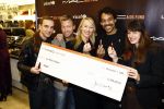 Amsterdam 1 december 2008
Uitreiking cheque tbv aids van de firma mac. Tom Sebastian 
Peter Smulders bv