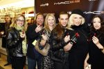 Amsterdam 1 december 2008
Uitreiking cheque tbv aids van de firma mac. Tom Sebastian met Fiona Heering Dewi Pechner  Mayday Isabelle Brinkman en Bastiaan v Schaijk
Peter Smulders bv