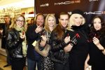 Amsterdam 1 december 2008
Uitreiking cheque tbv aids van de firma mac. Tom Sebastian met Fiona Heering Dewi Pechner  Mayday Isabelle Brinkman en Bastiaan v Schaijk
Peter Smulders bv