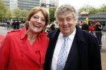 Utrecht 28 april 2009
Pieter v Vollenhoven viert zijn 70e verjaardag in het Beatrix theater in Utrecht. Tonny Eyk met vrouw