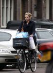 Amsterdam 14 januari 2009
Tooske Ragas op de fiets boodschappen aan het doen.
Peter Smulders bv
