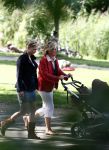 Amsterdam 15 augustus 2008
Tooske Ragas Breugem met schoonmoeder achter de kinderwagenin het vondelpark.