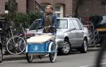 Amsterdam 17 januari 2008
Tooske Ragas Breugem doet boodschappen met de Johnny Loco bakfiets. Tooske is zwanger en koopt oa chocolade.