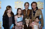 Tilburg 25 januari 2009
Premiere High school musical in schouwburg Tilburg. Bastiaan ragas met Tooske Ragas Breugem en zoontje Sem en vriendinnetjes.

Peter Smulders bv