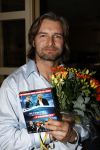 Bussum 20 maart 2008
Presentatie dvd flikken in hotel jan Tabak. Gerd Leers reikt de eerste dvd uit aan Victor Reinier Angela Schijf en Sergio Romero.
Peter Smulders bv