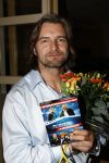Bussum 20 maart 2008
Presentatie dvd flikken in hotel jan Tabak. Gerd Leers reikt de eerste dvd uit aan Victor Reinier Angela Schijf en Sergio Romero.
Peter Smulders bv