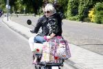Amsterdam 12 mei 2009
Grazia en vespa scooterdag in amsterdam. Victoria Koblenko met Thijs Willekes
Peter Smulders bv