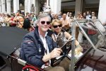 Brescia 15 mei 2008
Start van de Mille Miglia in Brescia. State of art rijdt met 2 porsches mee.
Viktor Muller
