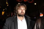 Amsterdam 3 december 2007
Viktor Reinier met baard bij premiere film nicole Kidman in Tuschinski, Viktor was voor het eerst na het ongeluk van zijn vriendin Kim weer bij ee premiere.