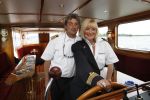Loosdrecht, 12 Mei 2009
Vivian Boelen met haar compagnon Arjan v d Hoek bij hun boot, de M.S. Compagnon varend op de Loosdrechtse Plassen.
Foto Peter Smulders BV