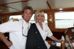 Loosdrecht, 12 Mei 2009
Vivian Boelen met haar compagnon Arjan v d Hoek bij hun boot, de M.S. Compagnon varend op de Loosdrechtse Plassen.
Foto Peter Smulders BV
