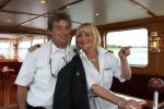 Loosdrecht, 12 Mei 2009
Vivian Boelen met haar compagnon Arjan v d Hoek bij hun boot, de M.S. Compagnon varend op de Loosdrechtse Plassen.
Foto Peter Smulders BV