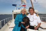 Loosdrecht, 12 Mei 2009
Vivian Boelen met haar compagnon Arjan v d Hoek bij hun boot, de M.S. Compagnon varend op de Loosdrechtse Plassen.
Foto Peter Smulders BV