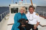 Loosdrecht, 12 Mei 2009
Vivian Boelen met haar compagnon Arjan v d Hoek bij hun boot, de M.S. Compagnon varend op de Loosdrechtse Plassen.
Foto Peter Smulders BV