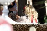 Ibiza 4 juli 2008
Wendy v Dijk op vakantie met haar zoontje Sem en vrienden
Ze heeft een cabrio gehuurd.