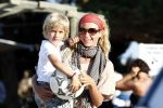 Ibiza 4 juli 2008
Wendy v Dijk op vakantie met haar zoontje Sem en vrienden
Ze heeft een cabrio gehuurd.