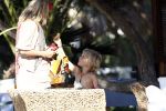 Ibiza 4 juli 2008
Wendy v Dijk op vakantie met haar zoontje Sem en vrienden
Ze heeft een cabrio gehuurd.