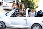 Ibiza 4 juli 2008
Wendy v Dijk op vakantie met haar zoontje Sem en vrienden
Ze heeft een cabrio gehuurd.
