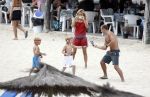 Ibiza  12 juli 2008
Wendy v Dijk met haar zoontje Sem en broer Mike v Dijk op vakantie op ibiza.