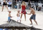 Ibiza  12 juli 2008
Wendy v Dijk met haar zoontje Sem en broer Mike v Dijk op vakantie op ibiza.