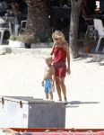 Ibiza  12 juli 2008
Wendy v Dijk met haar zoontje Sem en broer Mike v Dijk op vakantie op ibiza.