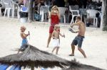 Ibiza  12 juli 2008
Wendy v Dijk met haar zoontje Sem en broer Mike v Dijk op vakantie op ibiza.