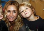 Uithoorn 23 januari 2008
Wendy v Dijk met Sem en broer Mike voorlezen tijdens de nationale vorleesdag  bij de speeldoos.