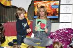 Uithoorn 23 januari 2008
Wendy v Dijk met Sem en broer Mike voorlezen tijdens de nationale vorleesdag  bij de speeldoos.