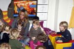 Uithoorn 23 januari 2008
Wendy v Dijk met Sem en broer Mike voorlezen tijdens de nationale vorleesdag  bij de speeldoos.