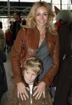 Rotterdam 25 november 2007
Wendy v Dijk met Sem moeder en broer Mike met kinderen en vriendin bij het feest van sinterklaas in ahoy.