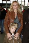 Rotterdam 25 november 2007
Wendy v Dijk met Sem moeder en broer Mike met kinderen en vriendin bij het feest van sinterklaas in ahoy.