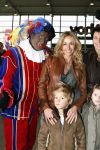 Rotterdam 25 november 2007
Wendy v Dijk met Sem moeder en broer Mike met kinderen en vriendin bij het feest van sinterklaas in ahoy.