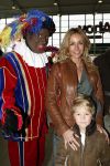 Rotterdam 25 november 2007
Wendy v Dijk met Sem moeder en broer Mike met kinderen en vriendin bij het feest van sinterklaas in ahoy.