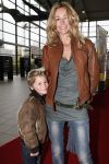 Rotterdam 25 november 2007
Wendy v Dijk met Sem moeder en broer Mike met kinderen en vriendin bij het feest van sinterklaas in ahoy.