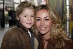 Rotterdam 25 november 2007
Wendy v Dijk met Sem moeder en broer Mike met kinderen en vriendin bij het feest van sinterklaas in ahoy.