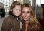 Rotterdam 25 november 2007
Wendy v Dijk met Sem moeder en broer Mike met kinderen en vriendin bij het feest van sinterklaas in ahoy.