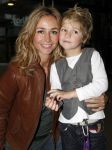 Rotterdam 25 november 2007
Wendy v Dijk met Sem moeder en broer Mike met kinderen en vriendin bij het feest van sinterklaas in ahoy.