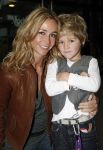 Rotterdam 25 november 2007
Wendy v Dijk met Sem moeder en broer Mike met kinderen en vriendin bij het feest van sinterklaas in ahoy.