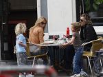 Weesp 27 april 2008
Wendy v Dijk met Sem en Chris zegers met.. zitten op terras iets te eten .
Peter Smulders bv