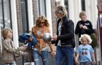 Weesp 27 april 2008
Wendy v Dijk met Sem en Chris zegers met.. zitten op terras iets te eten .
Peter Smulders bv