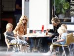 Weesp 27 april 2008
Wendy v Dijk met Sem en Chris zegers met.. zitten op terras iets te eten .
Peter Smulders bv