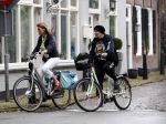 Vreeland 12 september 2008
Willeke v Ammelrooy met een vriendin aan het fietsen.