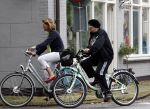 Vreeland 12 september 2008
Willeke v Ammelrooy met een vriendin aan het fietsen.