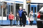 Amsterdam 5 maart 2008
Wim Kok en zijn vrouw Rita met bhun 2 kleinzoons in de tram en op het leidse plein in amsterdam.
Peter Smulders bv