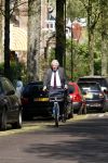 Amsterdam 24 april 2009
Wim Kok op een blauwe klm fiets die een beetje te klein is.
Peter Smulders bv