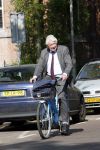 Amsterdam 24 april 2009
Wim Kok op een blauwe klm fiets die een beetje te klein is.
Peter Smulders bv
