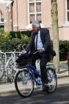 Amsterdam 24 april 2009
Wim Kok op een blauwe klm fiets die een beetje te klein is.
Peter Smulders bv