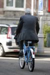 Amsterdam 24 april 2009
Wim Kok op een blauwe klm fiets die een beetje te klein is.
Peter Smulders bv