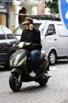 Amsterdam 13 augustus 2008
Winston Gerschtanowitz p zijn vespa scooter met gsm.
Peter Smulders bv